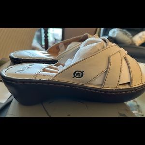 Born Women's Charlotte Off-white Wedge Sandals 9- New